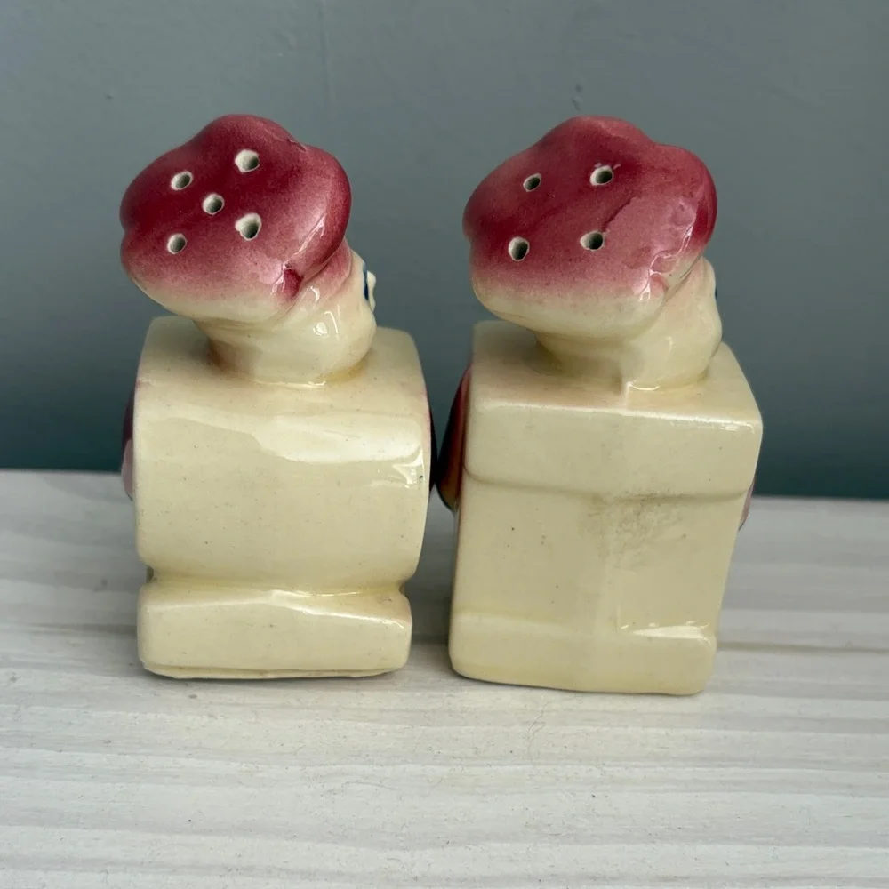 VTG Set of‎ Shawnee Pottery Chef Salt & Pepper Shakers